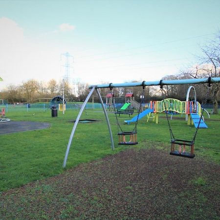Crown Meadow - 4 Bedroom House - Heathrow - Excellentstays Colnbrook Luaran gambar