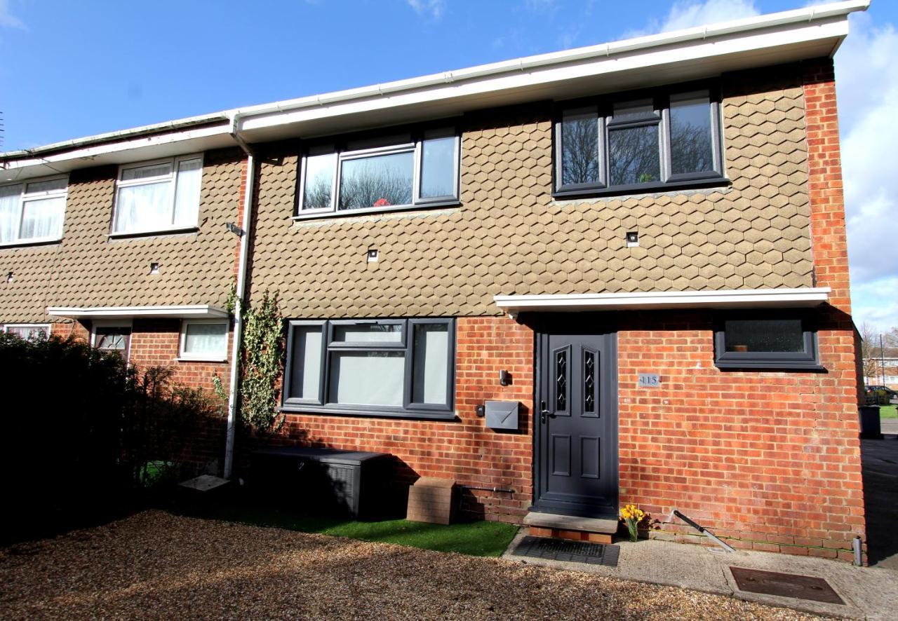 Crown Meadow - 4 Bedroom House - Heathrow - Excellentstays Colnbrook Luaran gambar