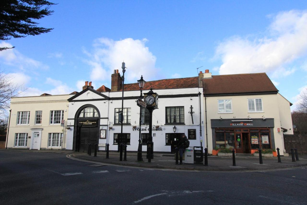 Crown Meadow - 4 Bedroom House - Heathrow - Excellentstays Colnbrook Luaran gambar