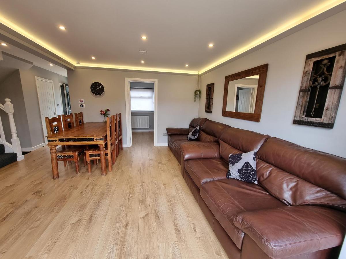 Crown Meadow - 4 Bedroom House - Heathrow - Excellentstays Colnbrook Luaran gambar