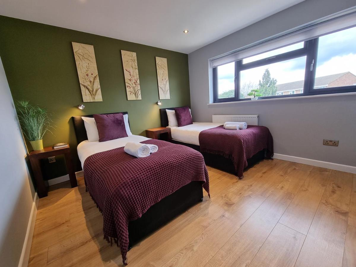 Crown Meadow - 4 Bedroom House - Heathrow - Excellentstays Colnbrook Luaran gambar