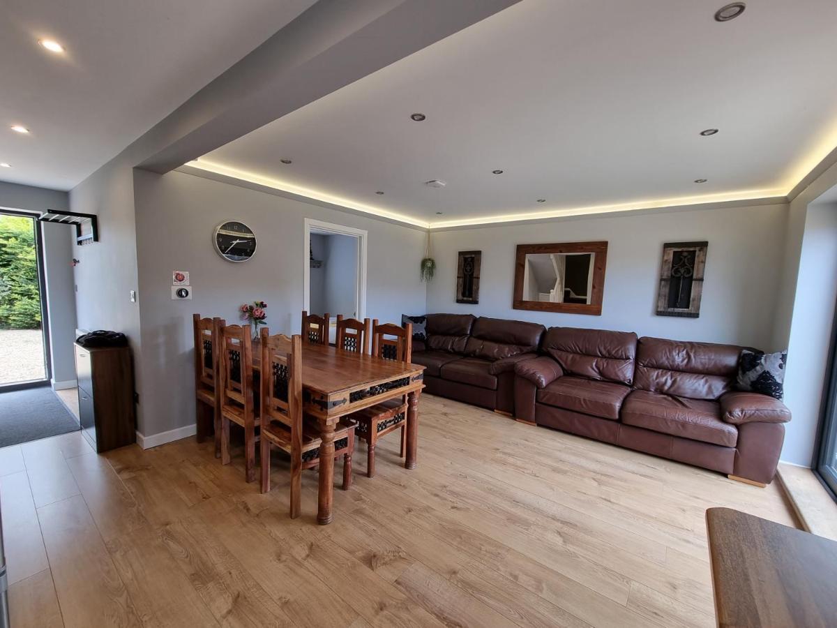 Crown Meadow - 4 Bedroom House - Heathrow - Excellentstays Colnbrook Luaran gambar