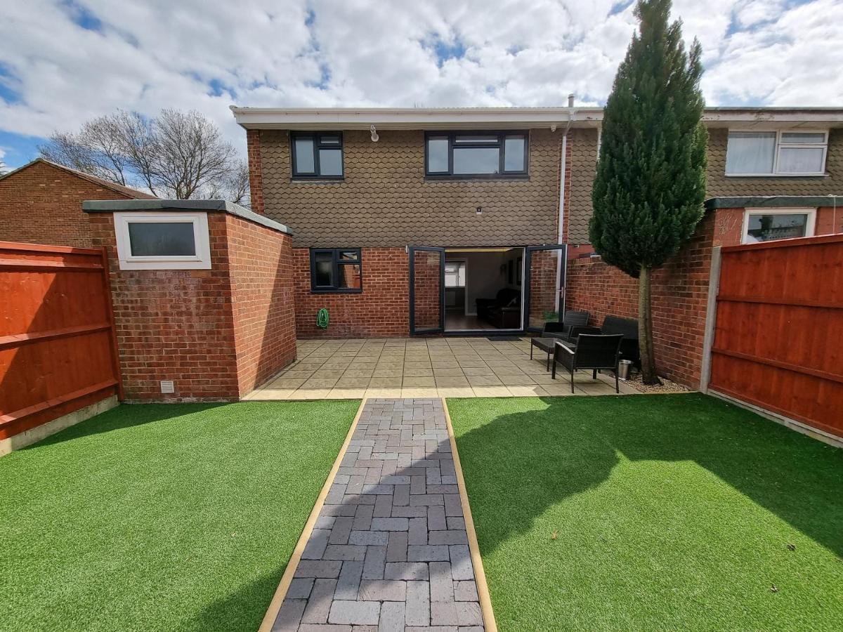 Crown Meadow - 4 Bedroom House - Heathrow - Excellentstays Colnbrook Luaran gambar