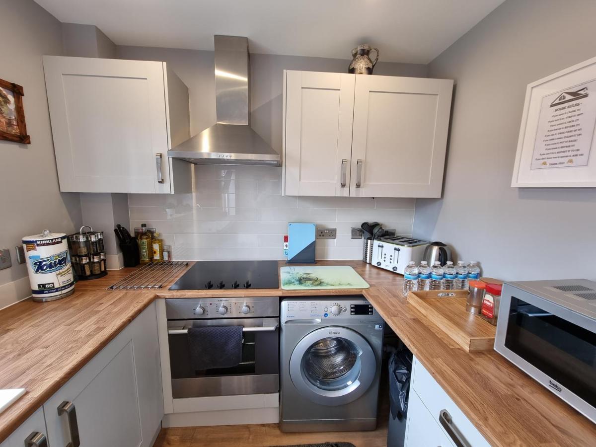 Crown Meadow - 4 Bedroom House - Heathrow - Excellentstays Colnbrook Luaran gambar
