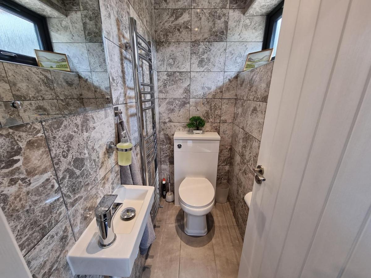 Crown Meadow - 4 Bedroom House - Heathrow - Excellentstays Colnbrook Luaran gambar